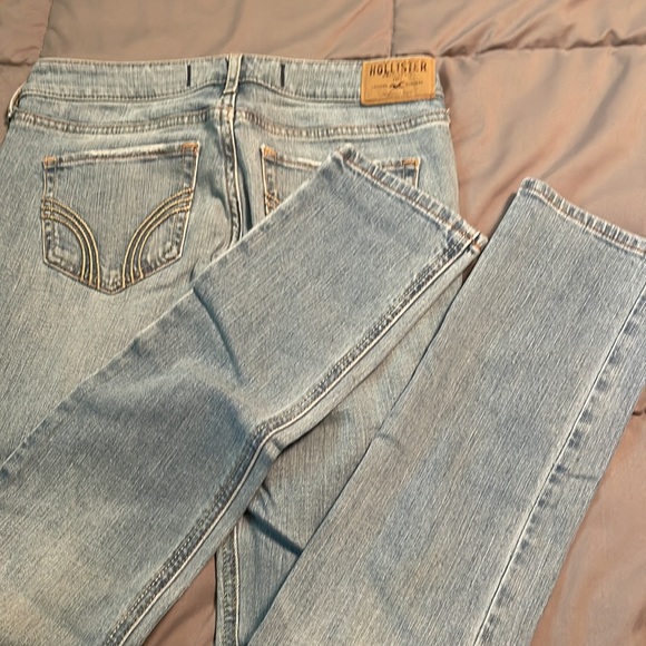 Women’s Hollister Jeans - Picture 4 of 4